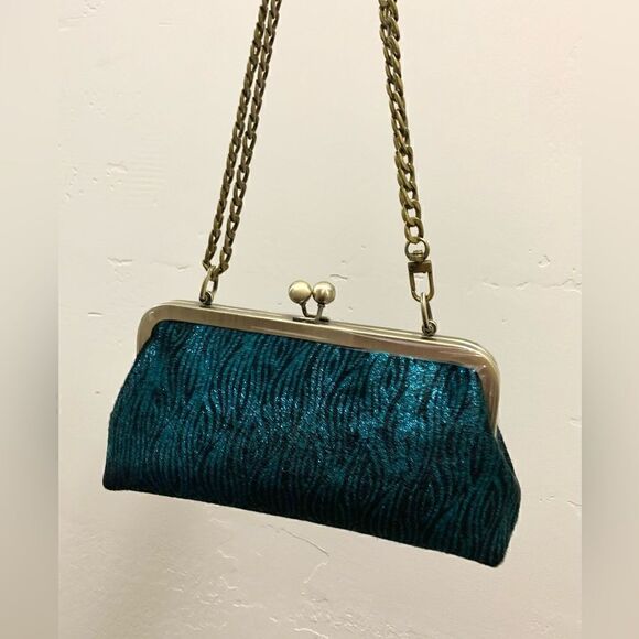 Handmade Real hair-on-cowhide Pattern Printed Kisslock Clutch/Crossbody - Picture 5 of 15